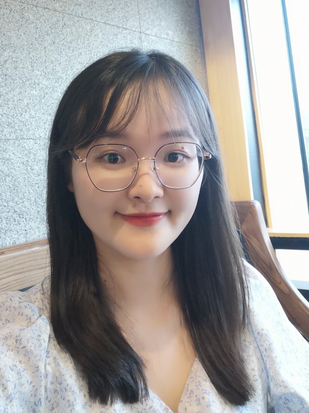  必赢bwin线路检测中心纪委委员、研究生第三党支部书记 韩丽丹